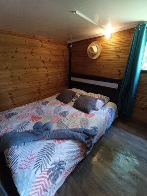 1 chambre, fer et planche à repasser, Wi-Fi, draps fournis