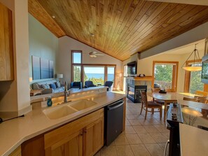 Interior - Tranquil 2 bedroom North Shore retreat with views of Lake Superior or Poplar River (Lutsen)
