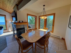 Dining - Tranquil 2 bedroom North Shore retreat with views of Lake Superior or Poplar River (Lutsen)