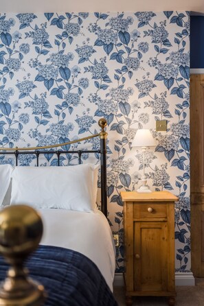 2 bedrooms, WiFi, bed sheets - Carr Cottage -  a holiday cottage that sleeps 4 guests  in 2 bedrooms (YORK)