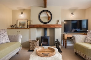 Smart TV, offices - Carr Cottage -  a holiday cottage that sleeps 4 guests  in 2 bedrooms (YORK)