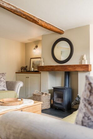Interior - Carr Cottage -  a holiday cottage that sleeps 4 guests  in 2 bedrooms (YORK)