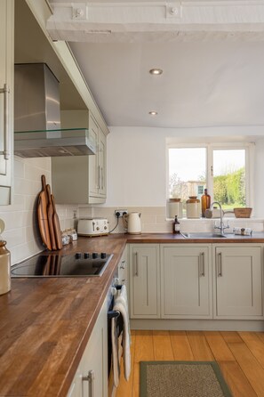 Microwave, oven, cookware/dishes/utensils - Carr Cottage -  a holiday cottage that sleeps 4 guests  in 2 bedrooms (YORK)