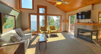 Located directly on Lake Superior, this condo is ideal for families or groups