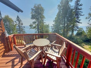 Outdoor dining - Located directly on Lake Superior, this condo is ideal for families or groups (Lutsen)