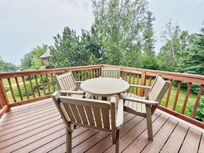 Outdoor dining - Tranquil Hillside Lower 3BR Condo in Lutsen (Lutsen)