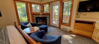 Tranquil 1 bedroom North Shore retreat with views of Lake Superior or Poplar River