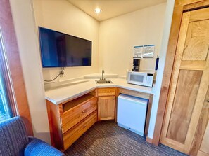 Interior - Tranquil 1 bedroom North Shore retreat with views of Lake Superior or Poplar River (Lutsen)