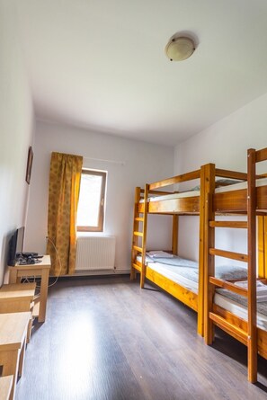 Familjerum för fyra - utsikt mot trädgården