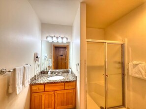 Shower - Located directly on Lake Superior, this condo is ideal for family & friends (Lutsen)