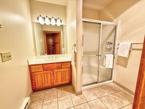 Shower - Tranquil Hillside Upper 1BR Condo in Lutsen (Lutsen)
