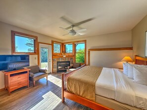 Room - Located directly on Lake Superior, this Guestroom is ideal for couples. (Lutsen)