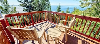 Located directly on Lake Superior, this Guestroom is ideal for couples.