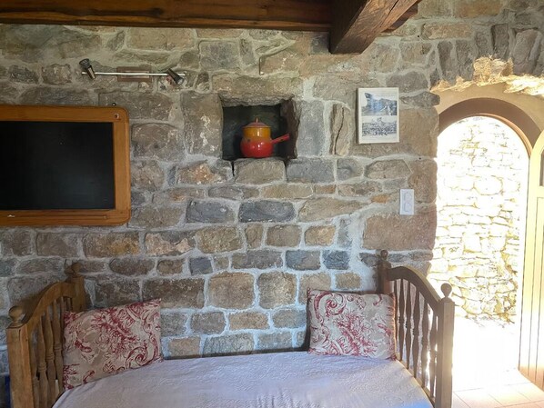 3 bedrooms, bed sheets