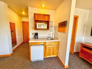 Interior - Located directly on Lake Superior, this Guestroom is ideal for couples. (Lutsen)