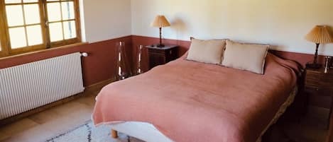 9 bedrooms, iron/ironing board, WiFi, bed sheets
