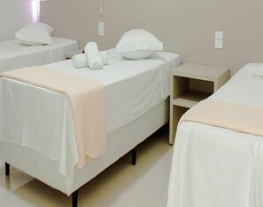 Habitación triple Confort, varias camas, aire acondicionado | Spa