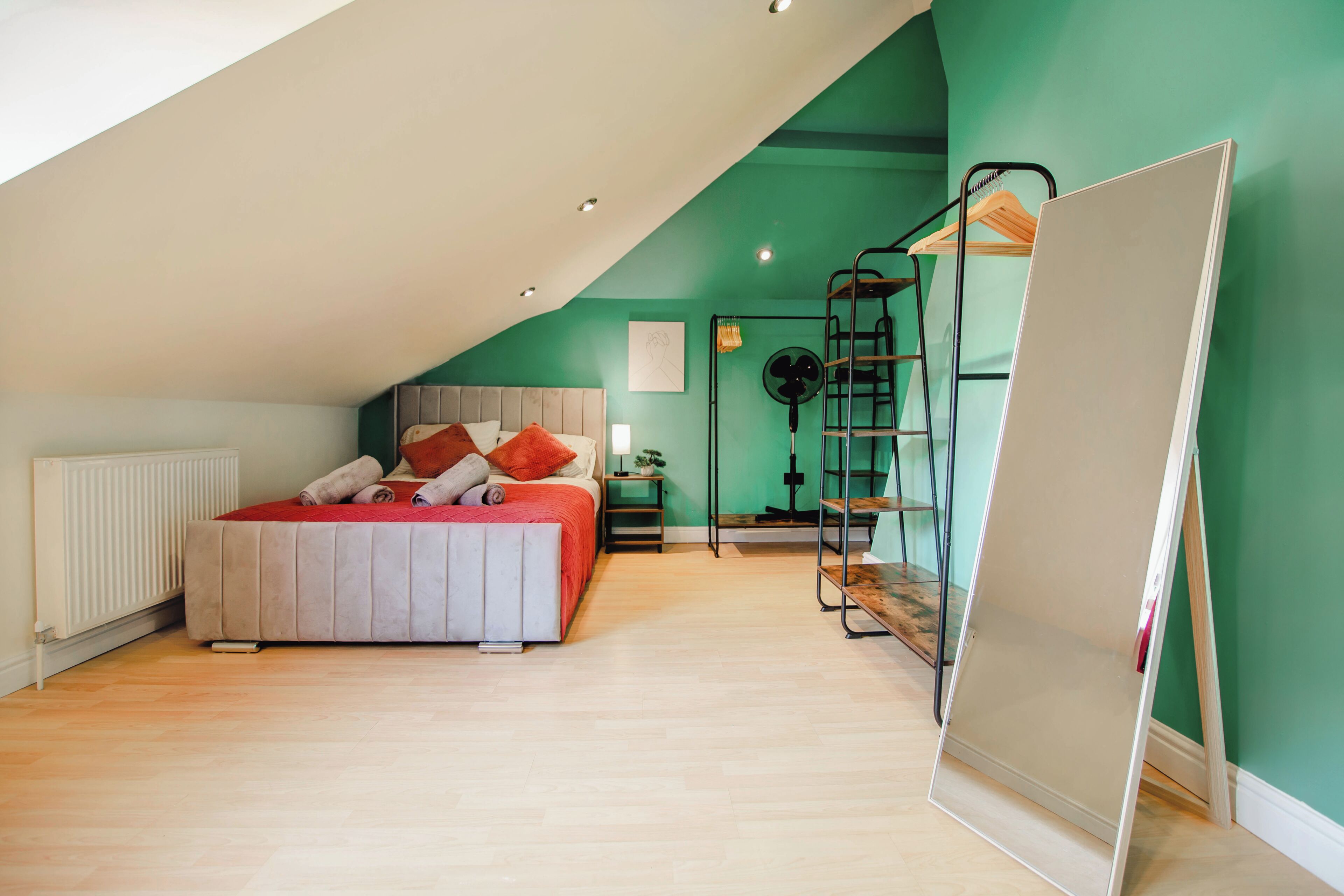 3 bedrooms, desk, iron/ironing board, free WiFi