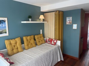 Fer et planche à repasser, draps fournis