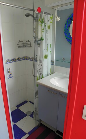 Douche, sèche-cheveux