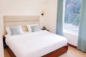 Deluxe Double Room | Hypo-allergenic bedding, desk, soundproofing, free WiFi - Mountain View Hotel The Shrigangalok (Bhatwari)