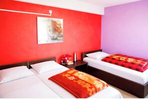 Deluxe Triple Room | Hypo-allergenic bedding, desk, soundproofing, free WiFi