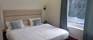 Phòng đôi Deluxe | Bộ đồ giường kháng dị ứng, bàn, phòng cách âm 