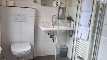 Superior-Doppelzimmer | Badezimmer | Dusche, Haartrockner, Handtücher, Seife