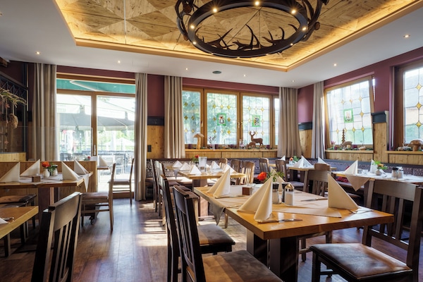 Der serveres frokost og aftensmad