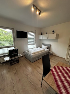 Classic Studio | In-room safe, laptop workspace, soundproofing, free WiFi - Hotel-Restaurant Dechbettener Hof (Regensburg)