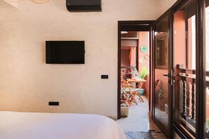 Apartament de luxe, vistes al pati | Planxa i posts de planxar i wifi gratuïta 
