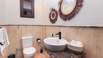 Luxury Apartment, Courtyard View | Bathroom