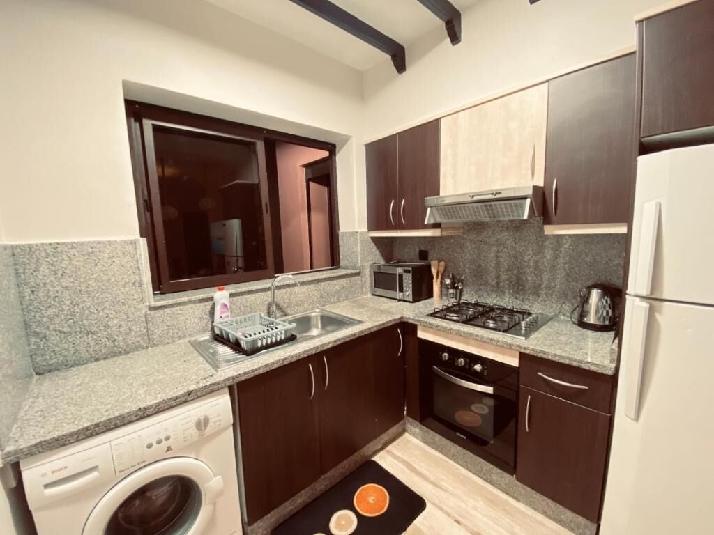 Luxury Apartment, Courtyard View | Private kitchen