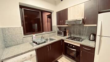 Luxury Apartment, Courtyard View | Private kitchen