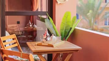 Luxury Apartment, Courtyard View | Outdoor dining