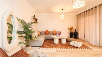 Luxury Apartment, Courtyard View | Living area