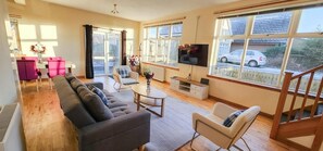 Living area - House Sleeps 7 With Garden and Parking (Gorebridge)
