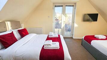 2 bedrooms, iron/ironing board, free WiFi