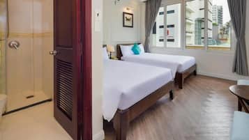 Twin Room, City View | Bathroom