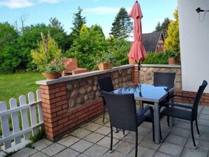 Outdoor dining - Vrbo Property (Sundhagen)