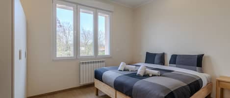 4 chambres, fer et planche Ă repasser