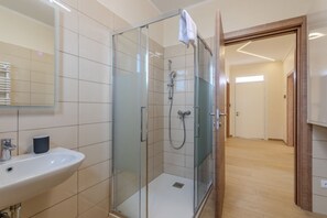 Shower, bidet, towels - A bright and welcoming 90 square meters apartment, perfect for seven people, located on the first floor of a building without an elevator.The property is located in Tessera, a suburb close to Marco Polo Airport. The location is also ideal for reaching Ve (Venice)