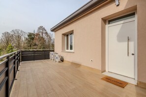 A modern building with a flat roof, a white door, and a welcome mat. - A bright and welcoming 90 square meters apartment, perfect for seven people, located on the first floor of a building without an elevator.The property is located in Tessera, a suburb close to Marco Polo Airport. The location is also ideal for reaching Ve (Venice)