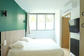 1 bedroom, iron/ironing board, WiFi, bed sheets - Exceptional Duplex with Sauna & Cinema Room, central Paris (Paris)