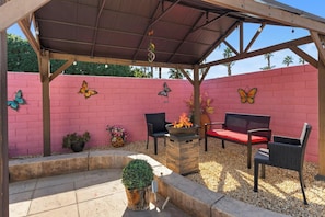 Terrace/patio - Themed 5BR Retreat: Pool with Waterfall, Game Room, Moroccan Lounge - Coachella (Indio)