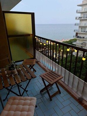 Property grounds - Luminous apartment with two balconies and swimming pool in front of the sea (Blanes)