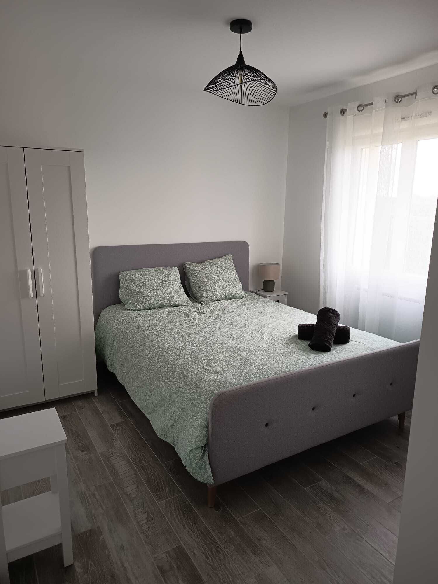 4 chambres, fer et planche à repasser, Wi-Fi, draps fournis