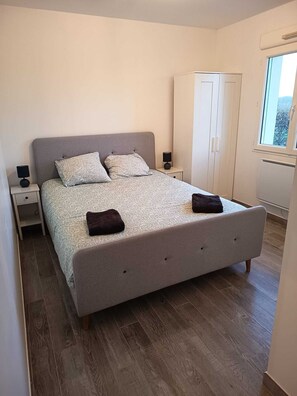 4 chambres, fer et planche Ă repasser, Wi-Fi, draps fournis