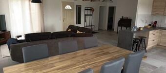 Large villa, close to the lakes, Troyes and Champagne cellars.