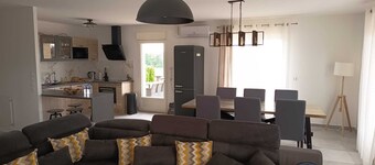 Large villa, close to the lakes, Troyes and Champagne cellars.